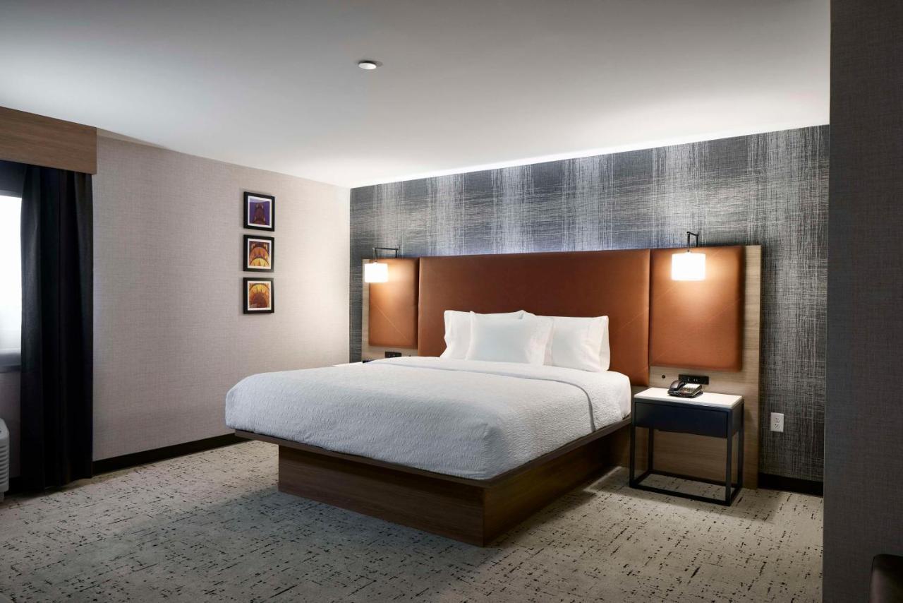 Hampton Inn Newark Airport Εξωτερικό φωτογραφία