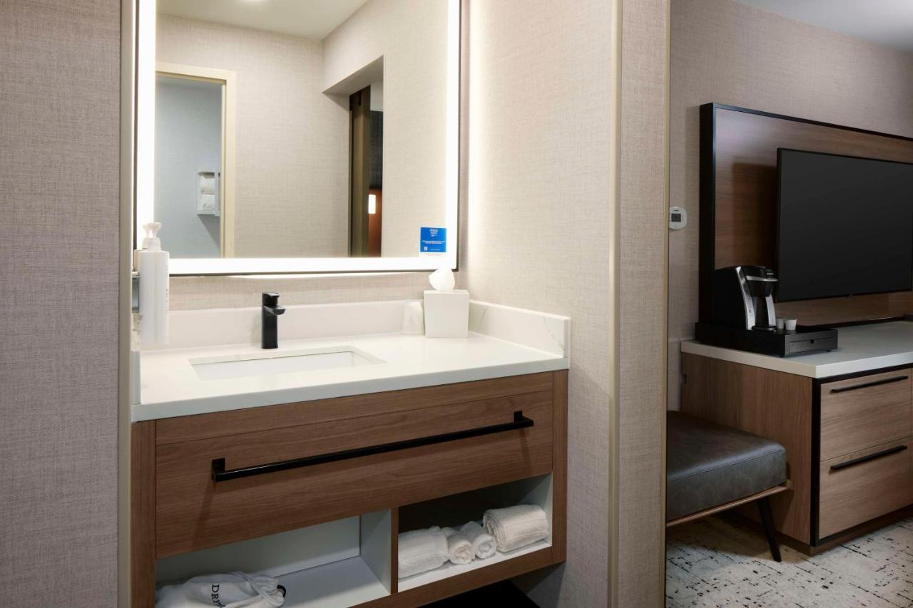 Hampton Inn Newark Airport Εξωτερικό φωτογραφία